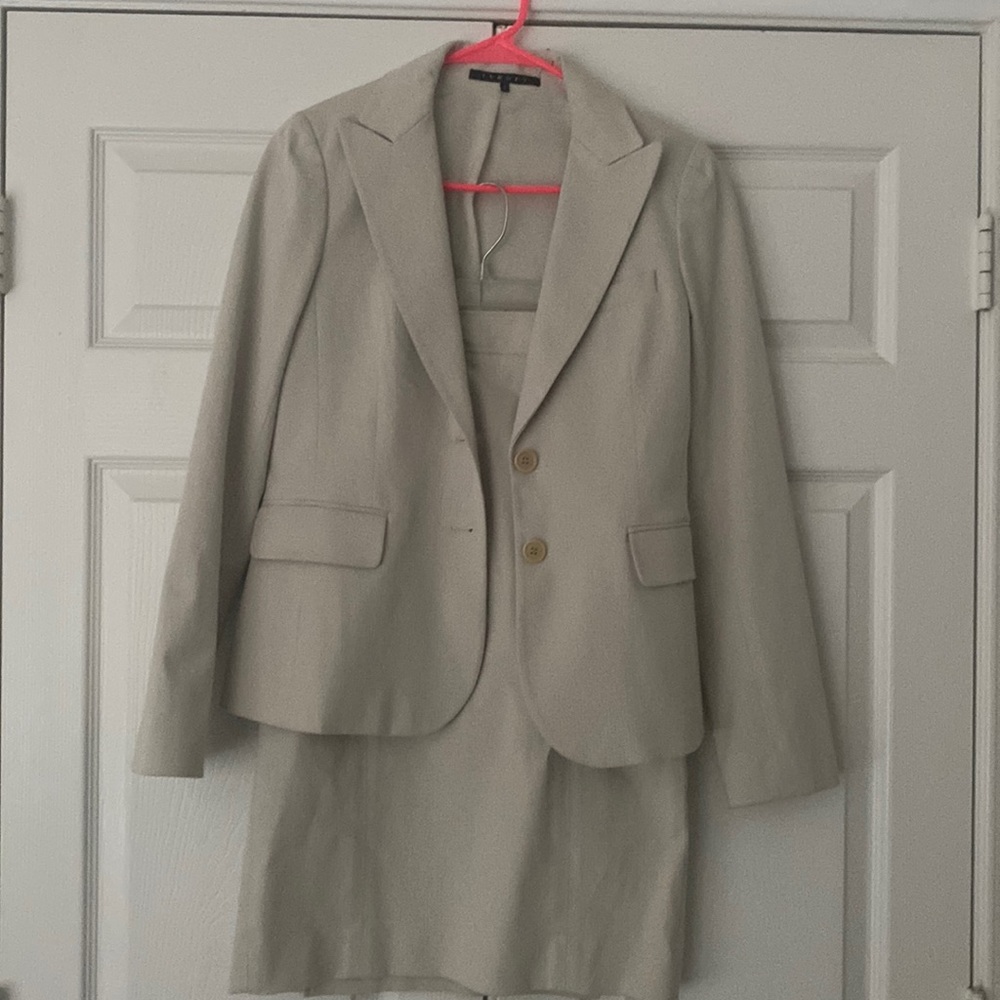 Brand new Theory skirt suit